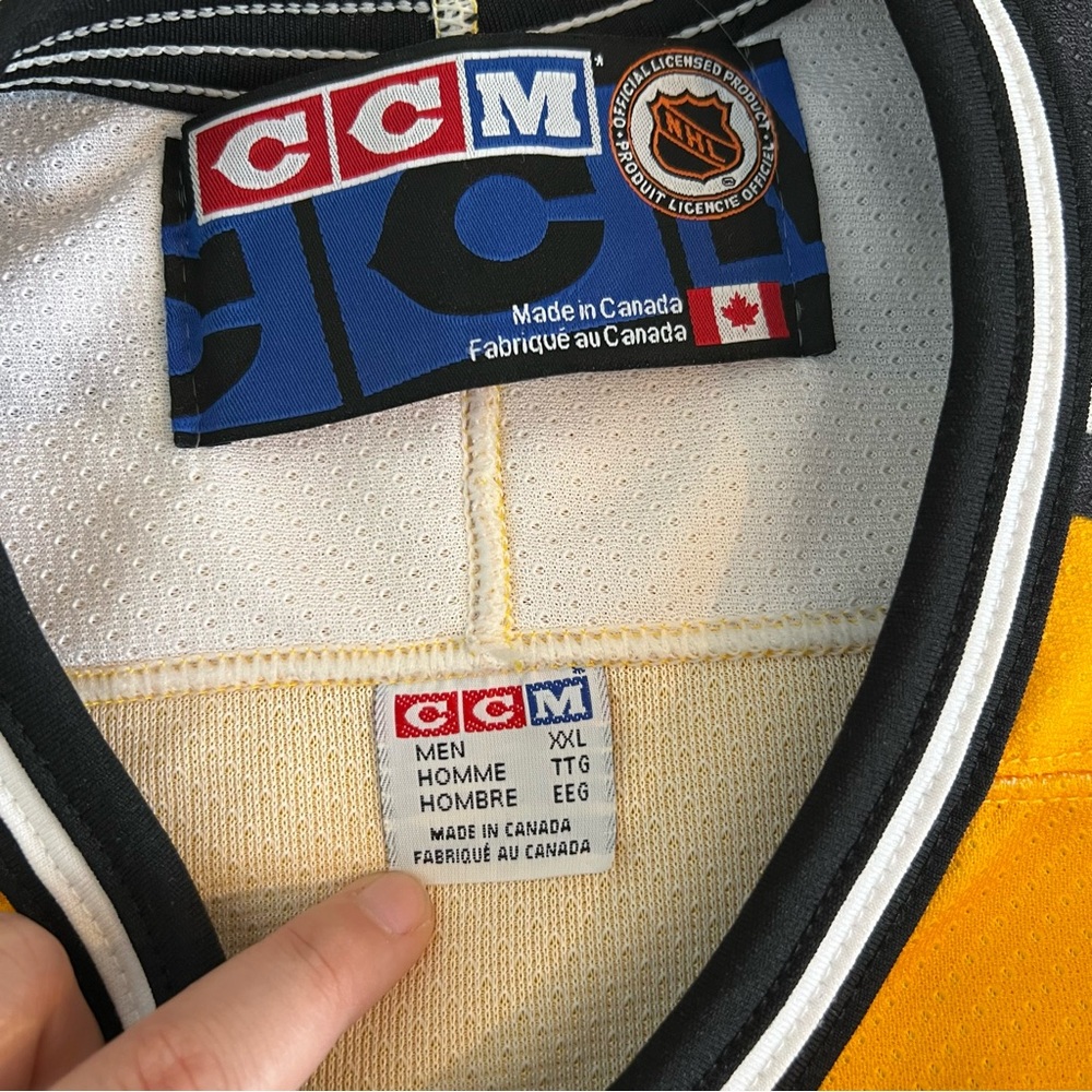 Boston Bruins CCM Pooh Bear NHL Hockey Jersey Vintage Yellow - Picture 9 of 15